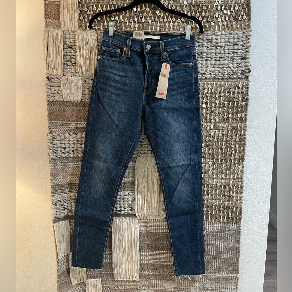 💙 NWT Levi’s Wedgie skinny jean cropped frayed ankle sz 26/2